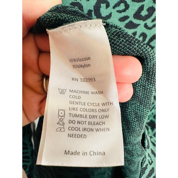 GREAT JONES Forest Green Leopard Jacquard Knit V-Neckline Hourglass Dress sz XS - Picture 4 of 15